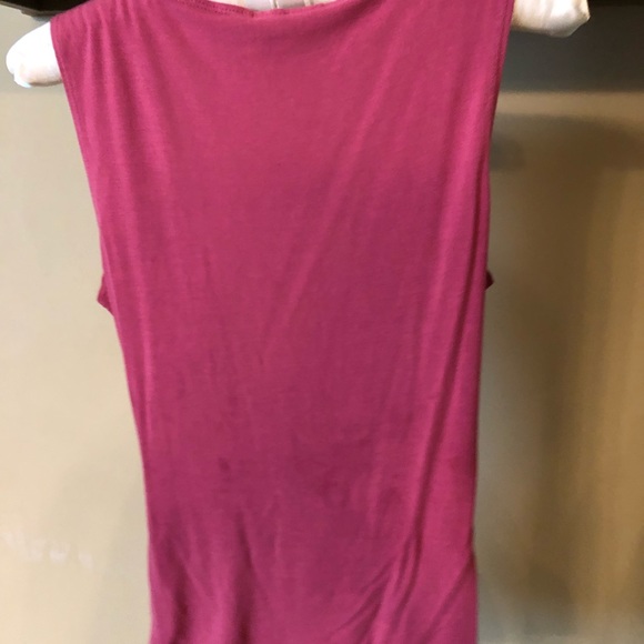 🌹 CAbi pink faux wrap sleeveless top it is sewn - Picture 4 of 6